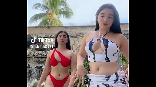 Mí hermanastra me manda videos calientes.